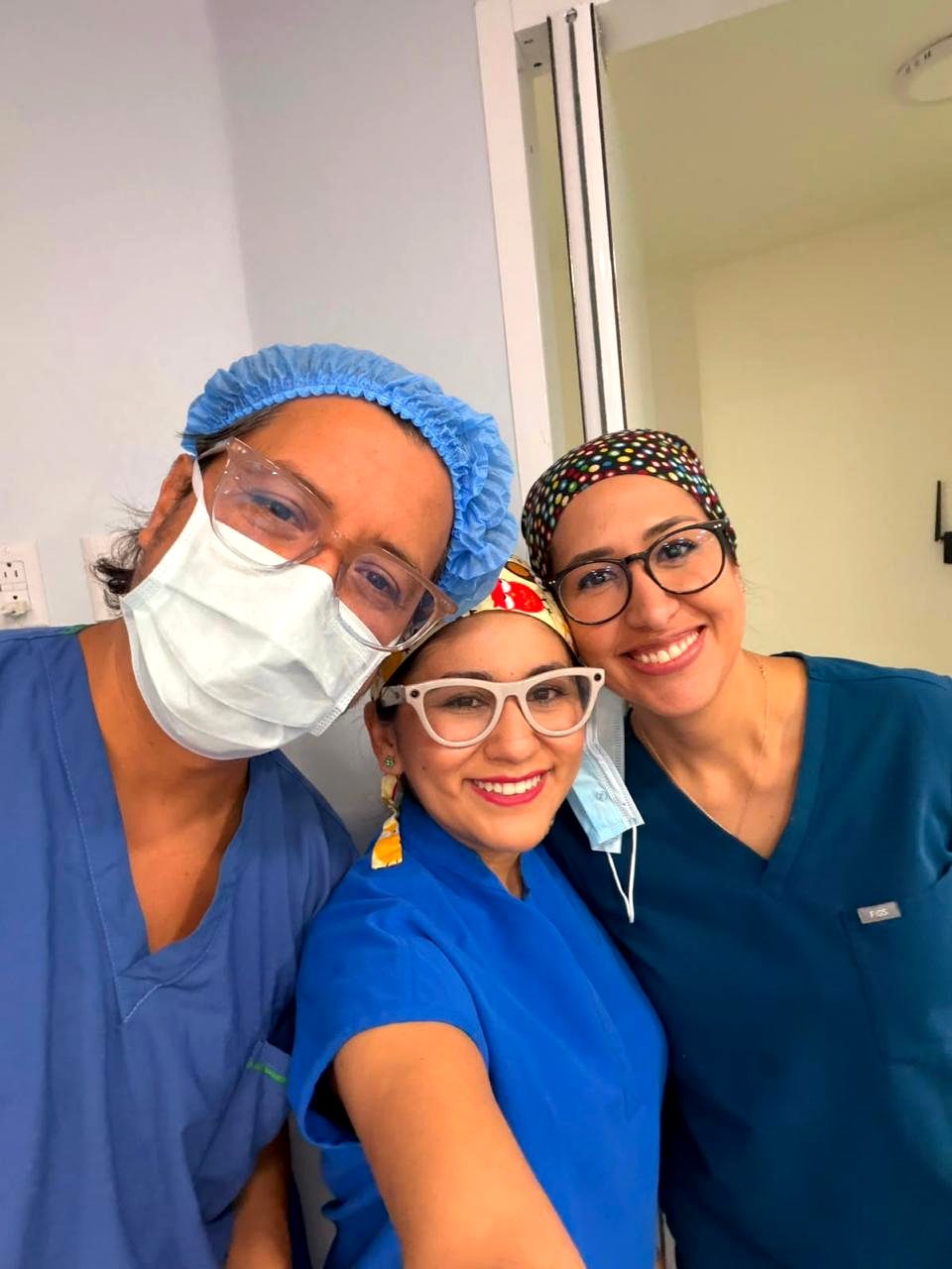 Equipo quirúrgico de Especialidades Médicas San José en Comitán